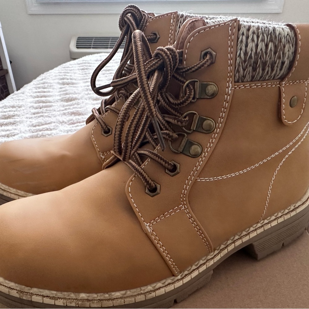 Women's Tan Winter Boots